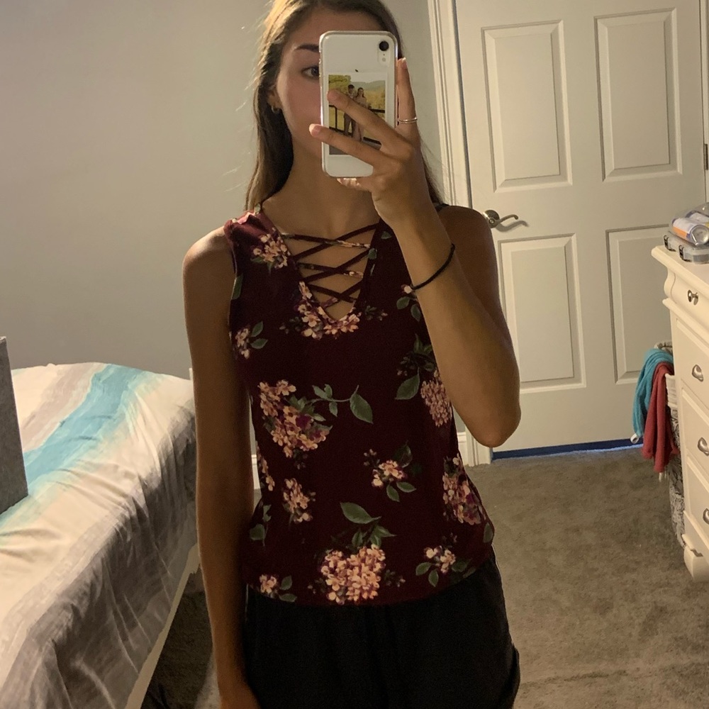 Flower Pattern Tank - Picture 4 of 4
